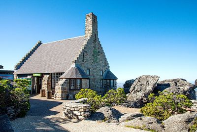 Shop at the top of table mountain