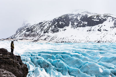 Scenic view of svínafellsjökull glacier against sky