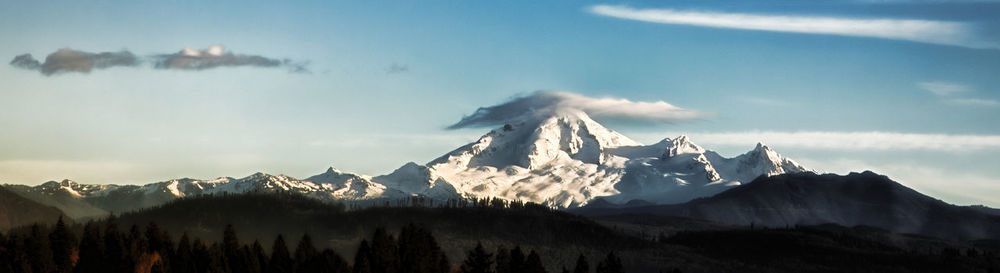 A clear view of an amazing peak from the canadian side of the border.