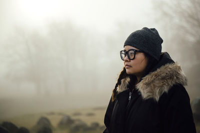 Close-up of woman wearing sunglasses against sky