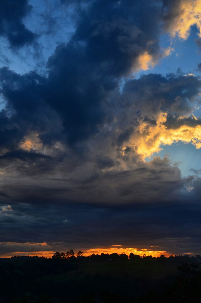 sky, sunset, cloud - sky, scenics, beauty in nature, tranquil scene, tranquility, cloudy, dramatic sky, nature, silhouette, idyllic, cloud, weather, cloudscape, orange color, overcast, atmospheric mood, majestic, moody sky