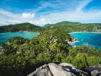 Scenic view of tropical beach and turquoise sea. john suwan viewpoint. koh tao island, thailand.
