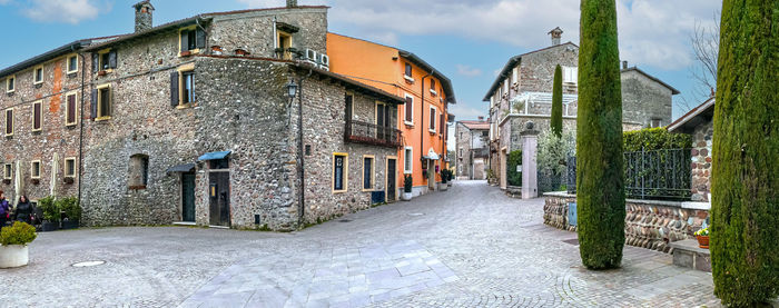 The beautiful colored houses of the hamlet of borghetto sul mincio