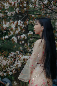 Young woman holding flowers