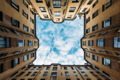 Photo of yellow courtyard well in old residential house from historical center of saint petersburg