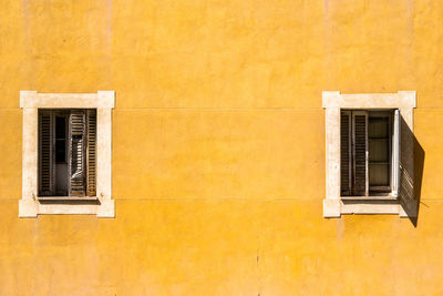 Closed window, manresa. 