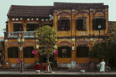 Building by street in city