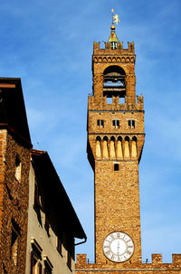 Low angle view of palazzo vecchio in town against sky