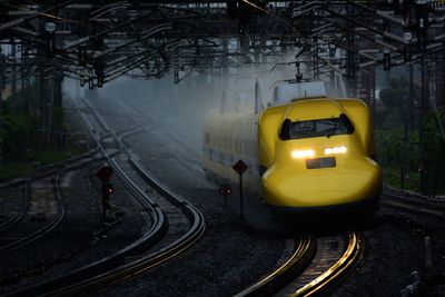 Doctor yellow passing through maibara station at rainy day