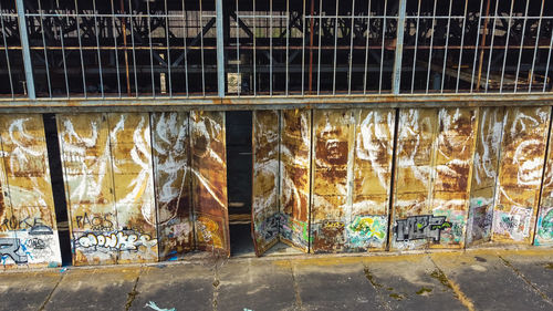 Graffiti on wall of building