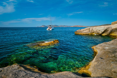 Yacht boat at sarakiniko beach in aegean sea, milos island , greece