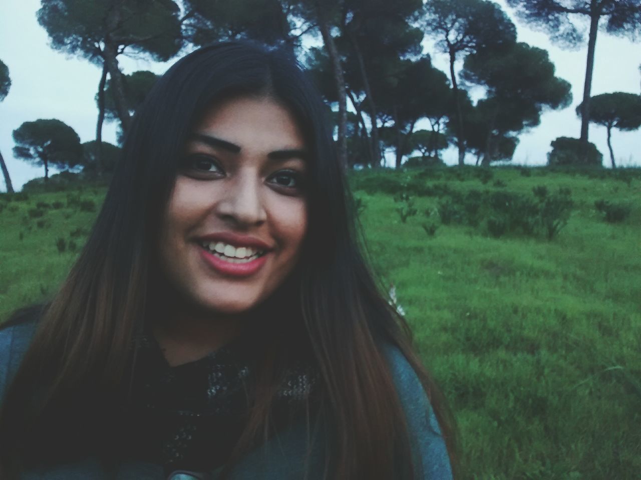 young adult, young women, long hair, portrait, person, tree, looking at camera, lifestyles, leisure activity, front view, smiling, grass, headshot, brown hair, casual clothing, day, field