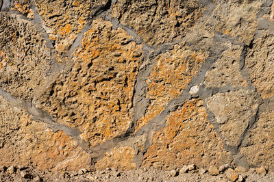 Close-up decorative wall made of natural stone of various shapes and sizes. interior background