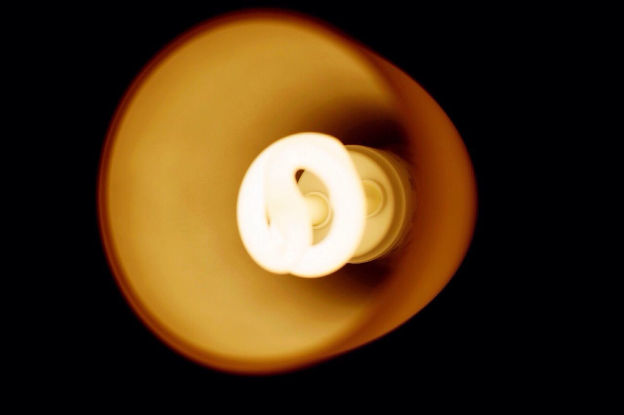 CLOSE-UP OF LIGHT BULB