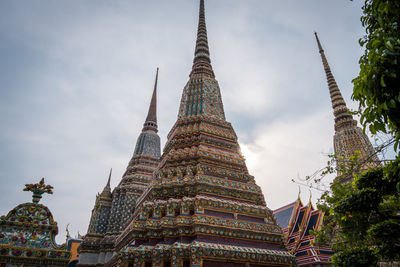 Wat phra chetupohon vimolmangklaram rajwaramahaviharn or wat pho. 