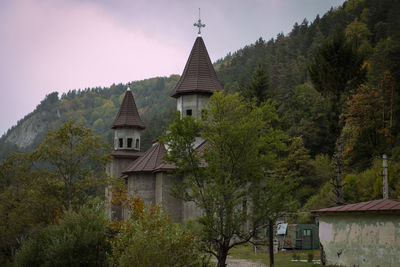 View of temple building against sky