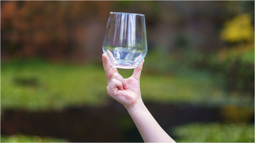 Cropped hand of woman holding wineglass