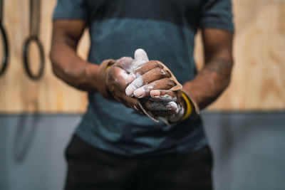 Male athlete exercising in gym