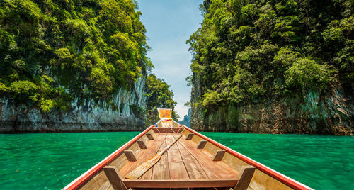 Ratchaprapa dam in khao sok national park, thailand. beautiful panorama view of mountain and lake