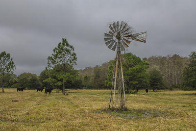 Scenic view of grassy field against cloudy sky