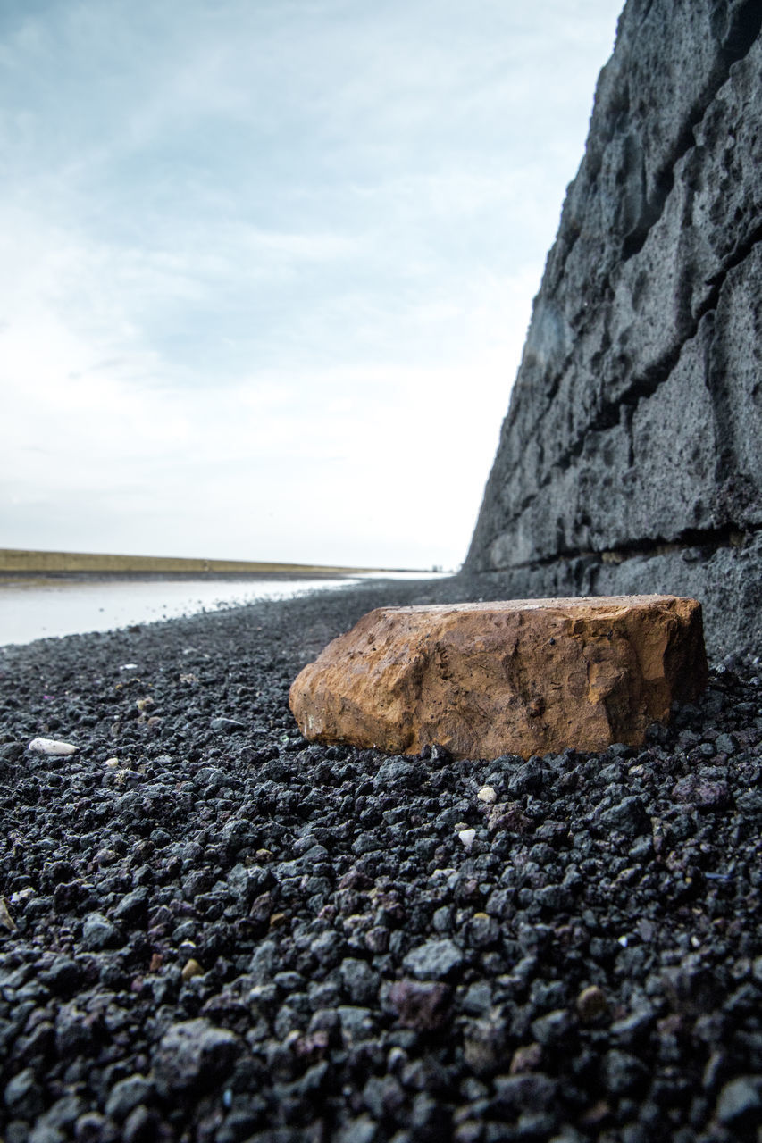 SURFACE LEVEL OF ROCKS ON BEACH