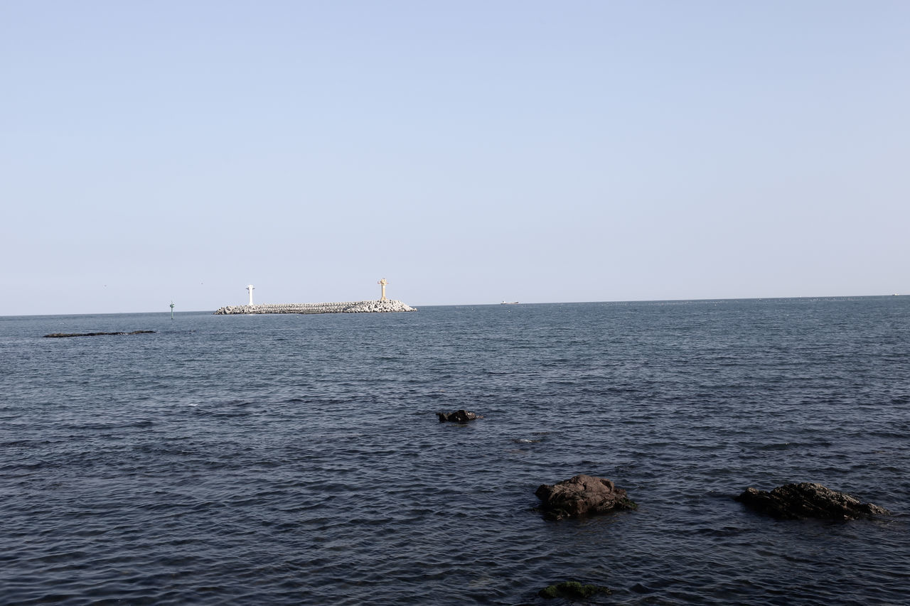 IDYLLIC VIEW OF SEA AGAINST CLEAR SKY