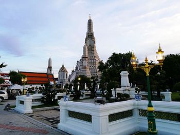 Statue of temple against sky