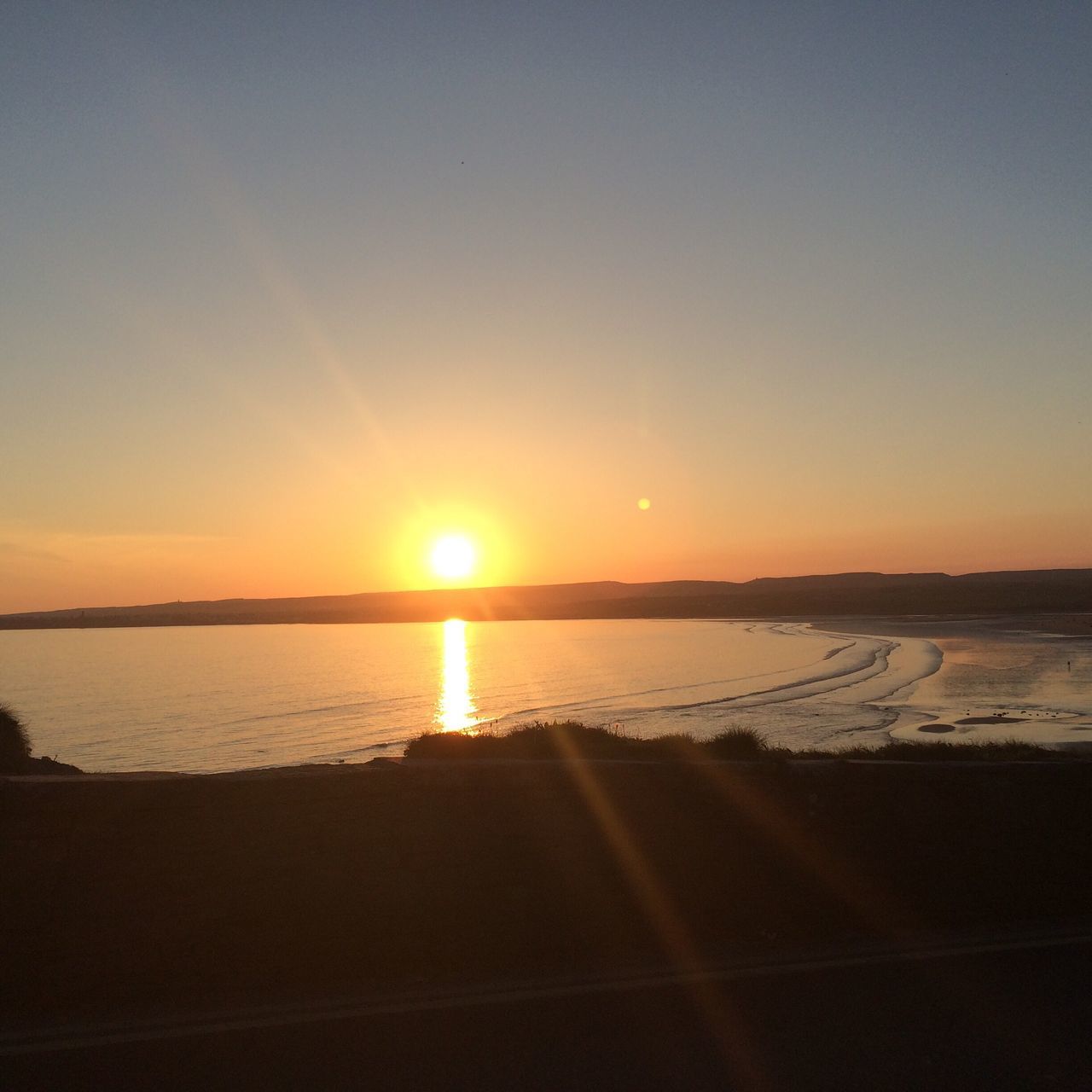 sunset, sun, scenics, nature, beauty in nature, sunbeam, water, silhouette, tranquility, tranquil scene, sunlight, sea, lens flare, sky, reflection, idyllic, no people, outdoors, beach, horizon over water, landscape, day