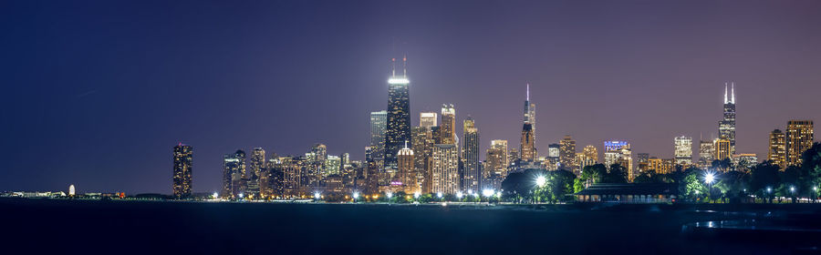 Night view of chicago on the shores of lake michigan