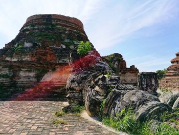 Old ruin building against sky