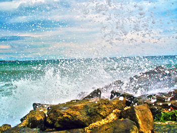 Waves splashing on rocks