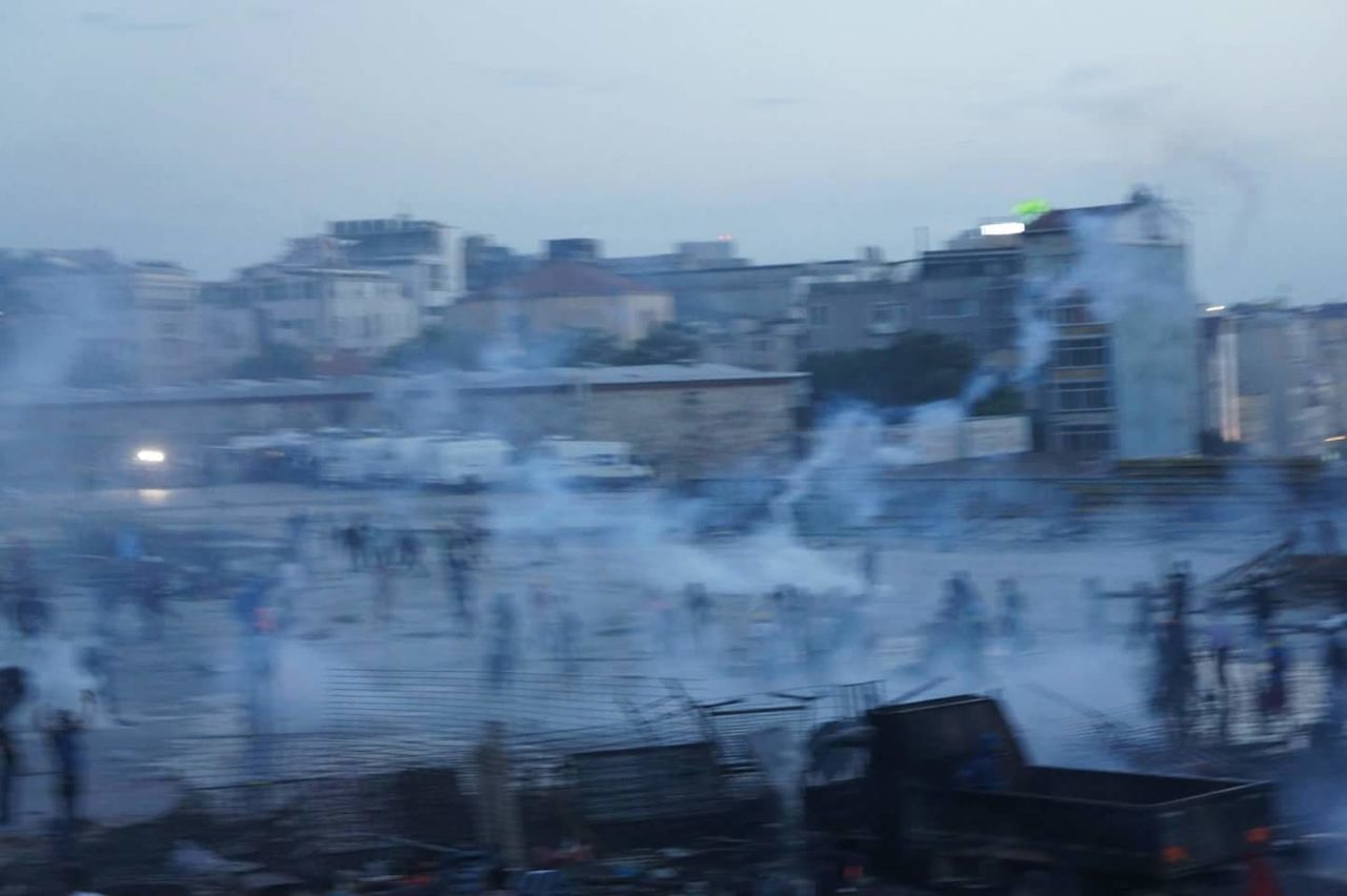 BLURRED MOTION OF BUILDINGS IN CITY
