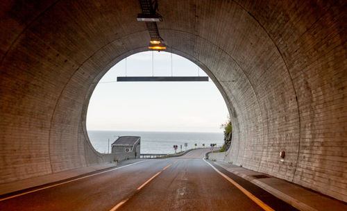 Road leading towards sea against sky