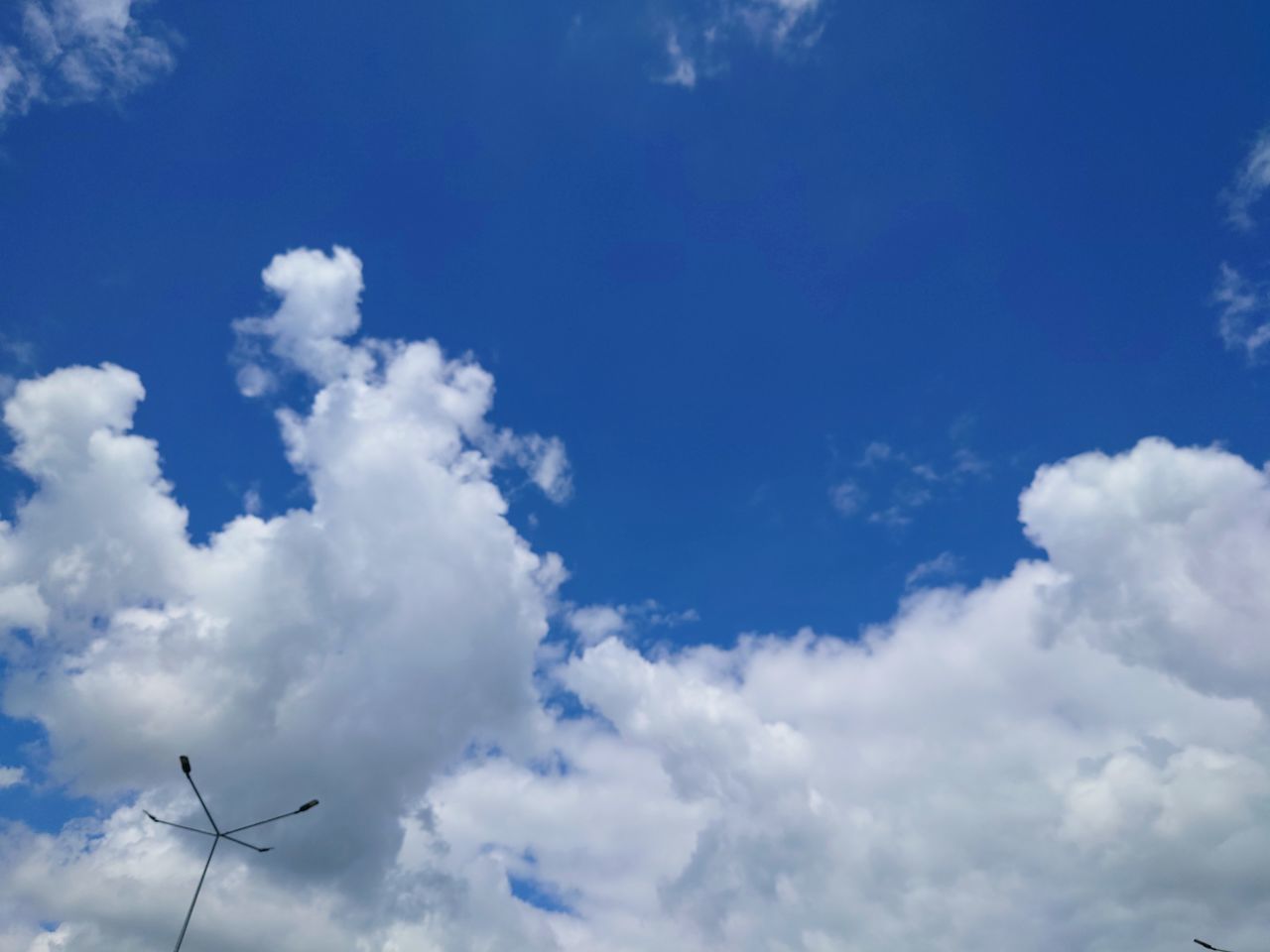 sky, cloud, blue, daytime, nature, flying, environment, airplane, cloudscape, low angle view, day, no people, beauty in nature, outdoors, wind, air vehicle, overcast, white, mid-air, scenics - nature, fluffy, tranquility, atmosphere, idyllic, transportation