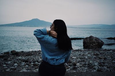 Woman standing at beach 