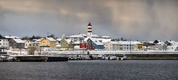 Panorama overlooking the fishing town of alnes on godøy, sunnmøre, møre og romsdal, norway.