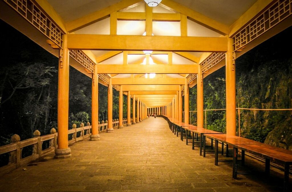 the way forward, diminishing perspective, built structure, architecture, vanishing point, indoors, illuminated, empty, long, ceiling, corridor, narrow, lighting equipment, walkway, absence, no people, railing, in a row, architectural column, connection