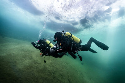 Side view of scuba divers under water