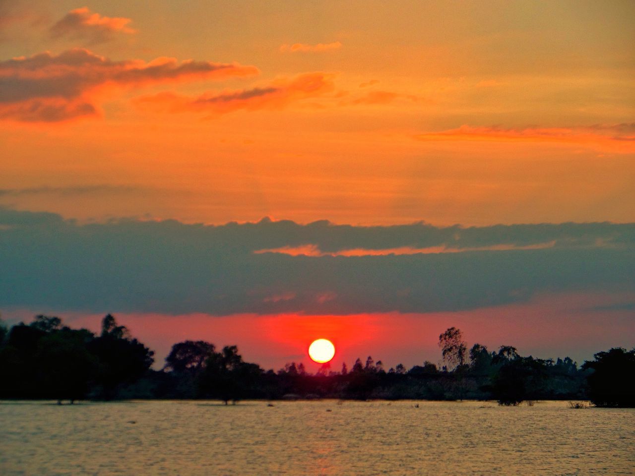 sunset, orange color, water, scenics, tranquil scene, sky, beauty in nature, waterfront, tranquility, silhouette, idyllic, nature, sea, sun, cloud - sky, dramatic sky, tree, cloud, lake, reflection