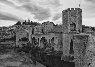 Old ruin building against cloudy sky