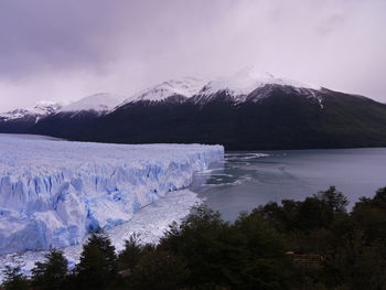 Scenic view of perito moreno glacier against sky