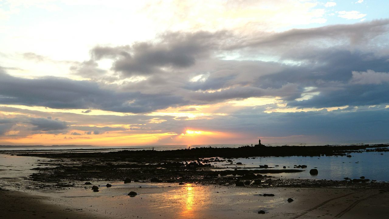 sunset, water, sea, sky, beach, scenics, sun, orange color, tranquil scene, beauty in nature, tranquility, horizon over water, reflection, cloud - sky, shore, idyllic, nature, silhouette, cloud, sunlight