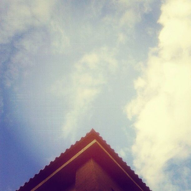 low angle view, architecture, built structure, building exterior, sky, cloud - sky, high section, roof, cloud, cloudy, religion, place of worship, house, spirituality, outdoors, no people, day, building, church