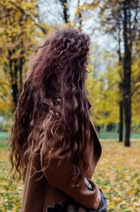 Close-up of girl with autumn tree