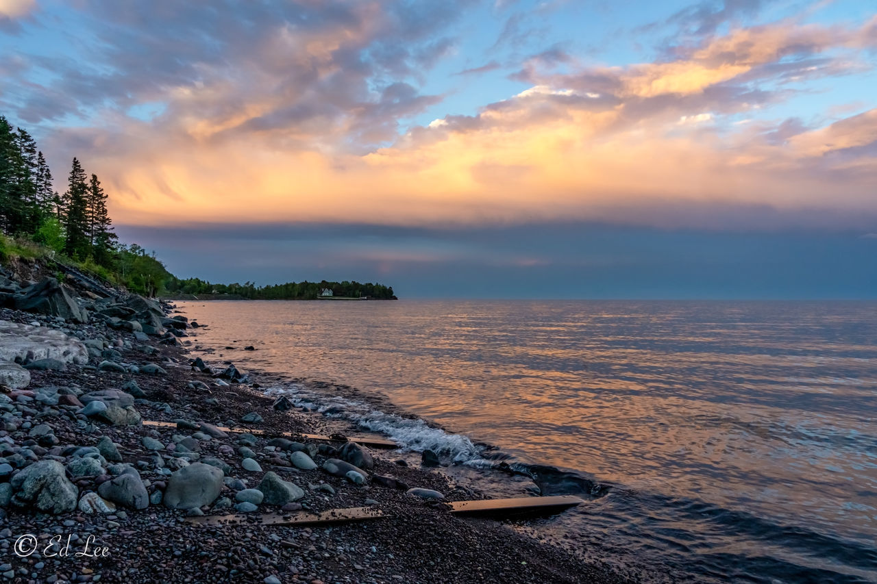 SCENIC VIEW OF SEA AGAINST SUNSET SKY