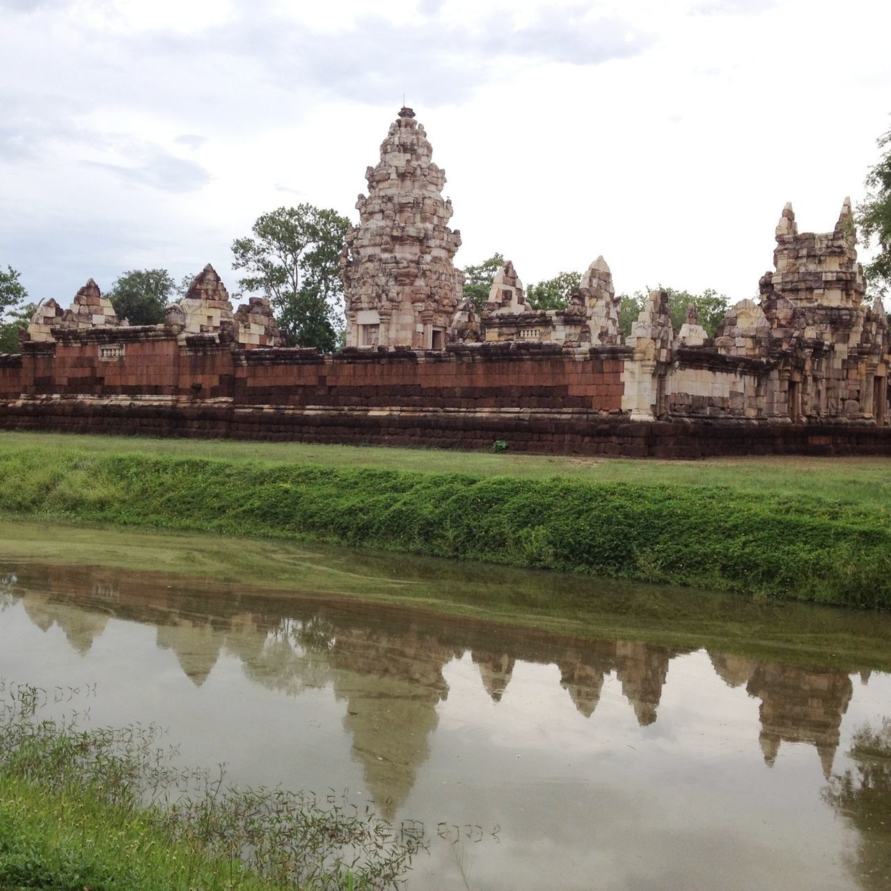 architecture, built structure, building exterior, water, history, sky, reflection, famous place, grass, the past, travel destinations, pond, travel, tourism, ancient, religion, place of worship, spirituality, unesco world heritage site, castle