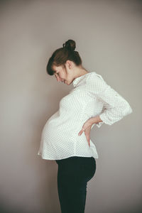 Expectant mother feeling contractions