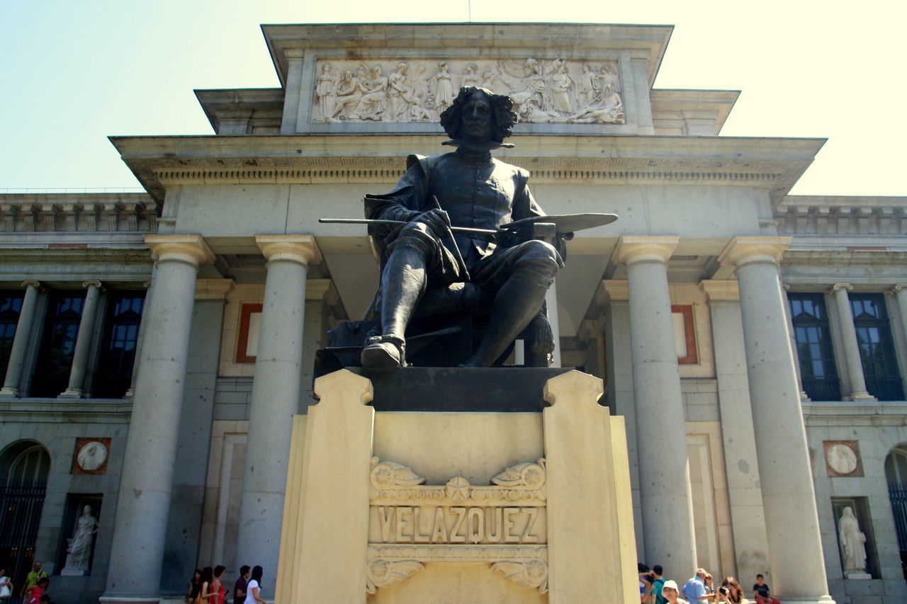 LOW ANGLE VIEW OF STATUE IN BUILDING