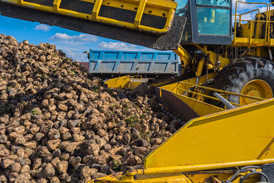 Agricultural machinery by root vegetables