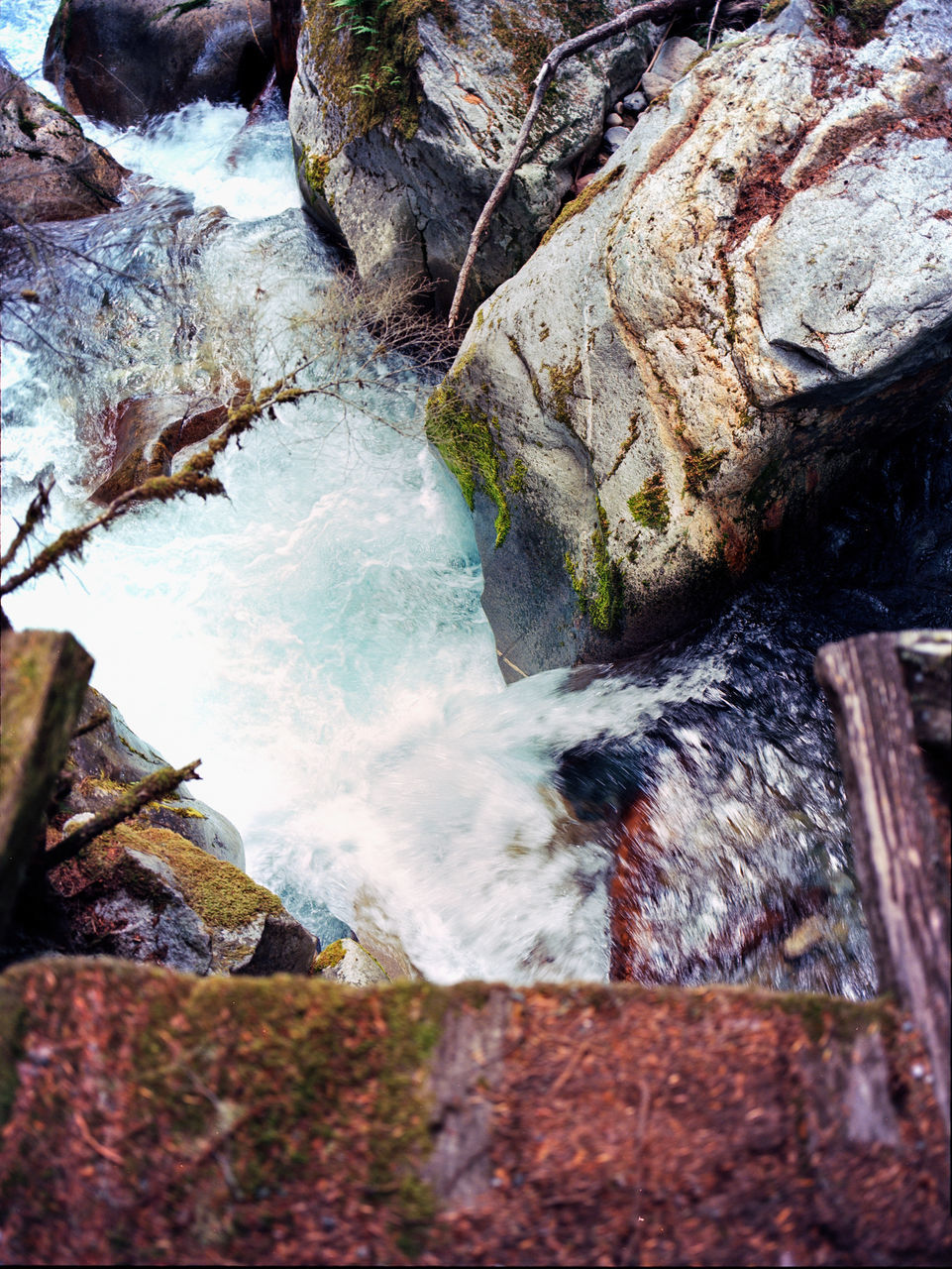 VIEW OF STREAM FLOWING THROUGH ROCK